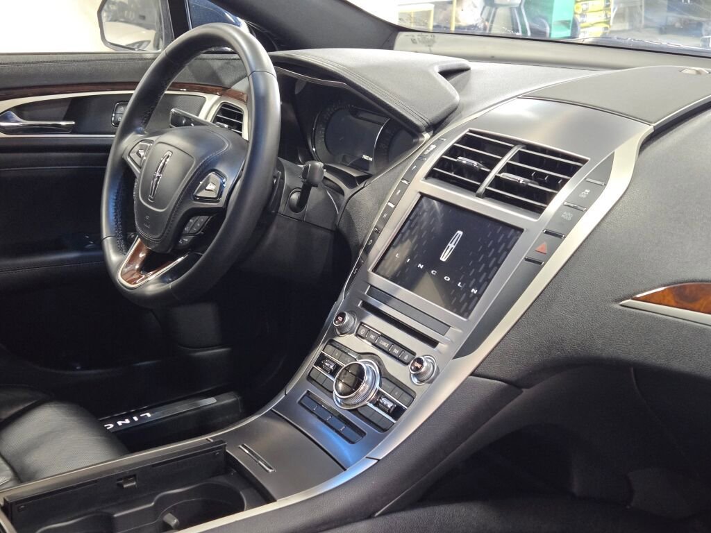 Used 2017 Lincoln MKZ Reserve image 9