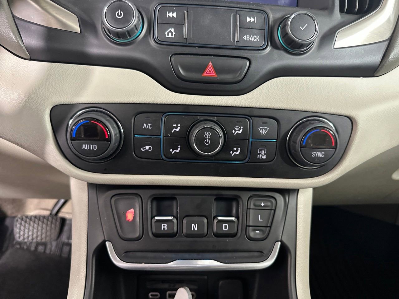 Used 2020 GMC Terrain Denali w/ Denali Premium Package AWD/4WD image 19