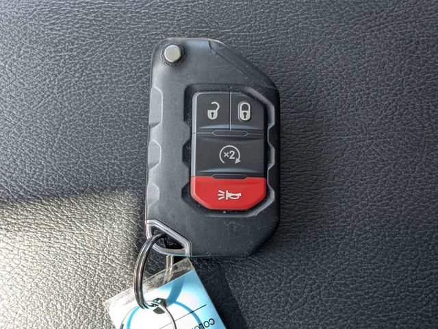 Used 2025 Jeep Wrangler Unlimited Sahara AWD/4WD image 30
