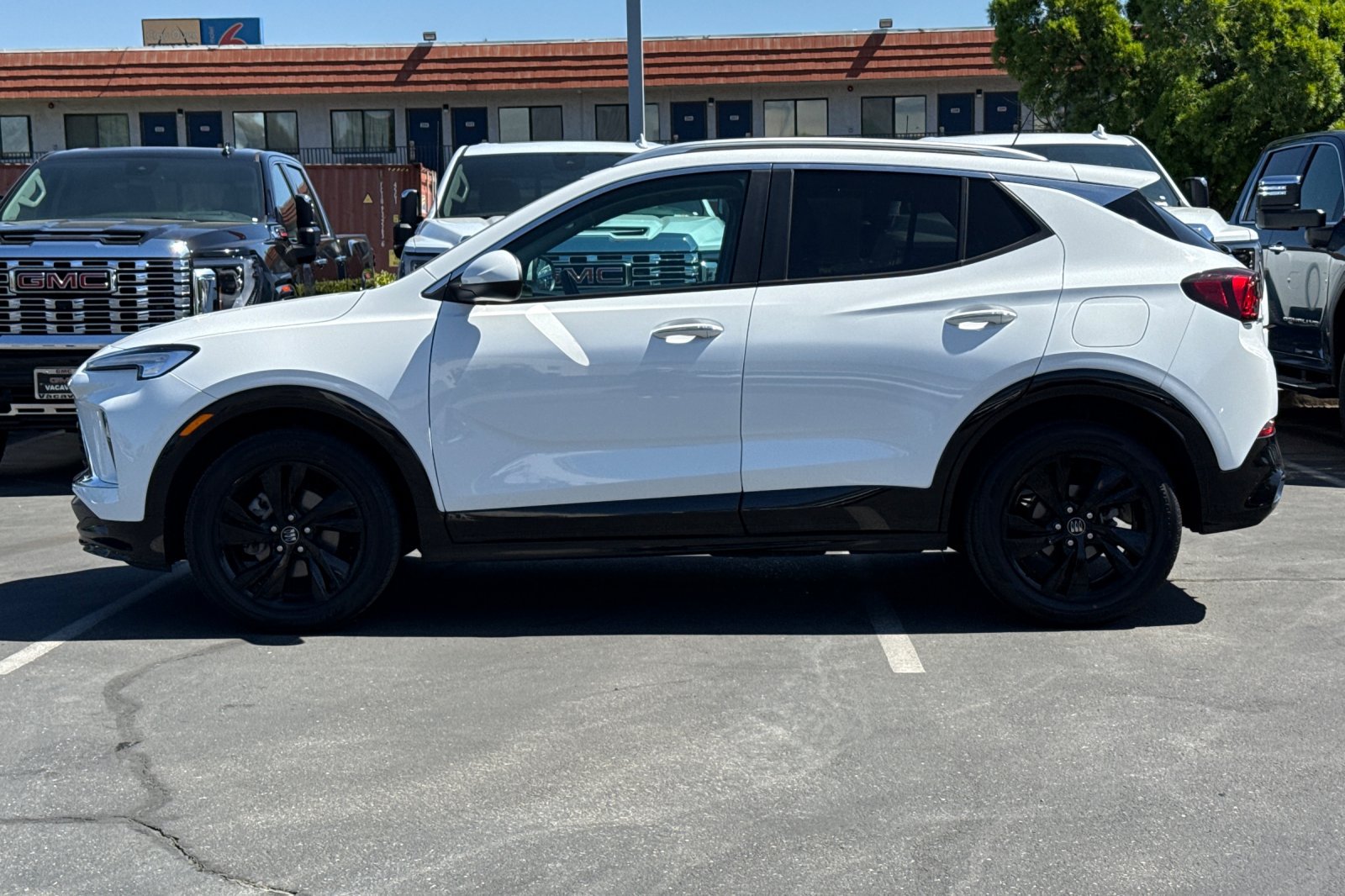 Used 2024 Buick Encore GX Sport Touring FWD image 8