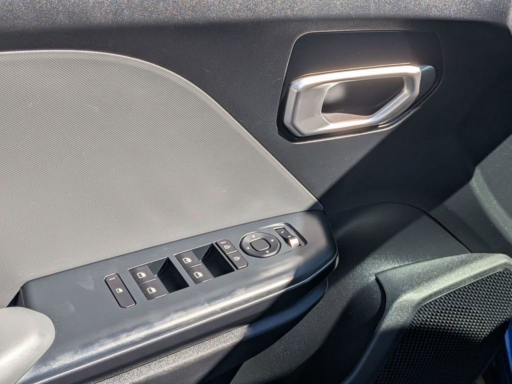 Used 2025 Kia K4 LXS image 14
