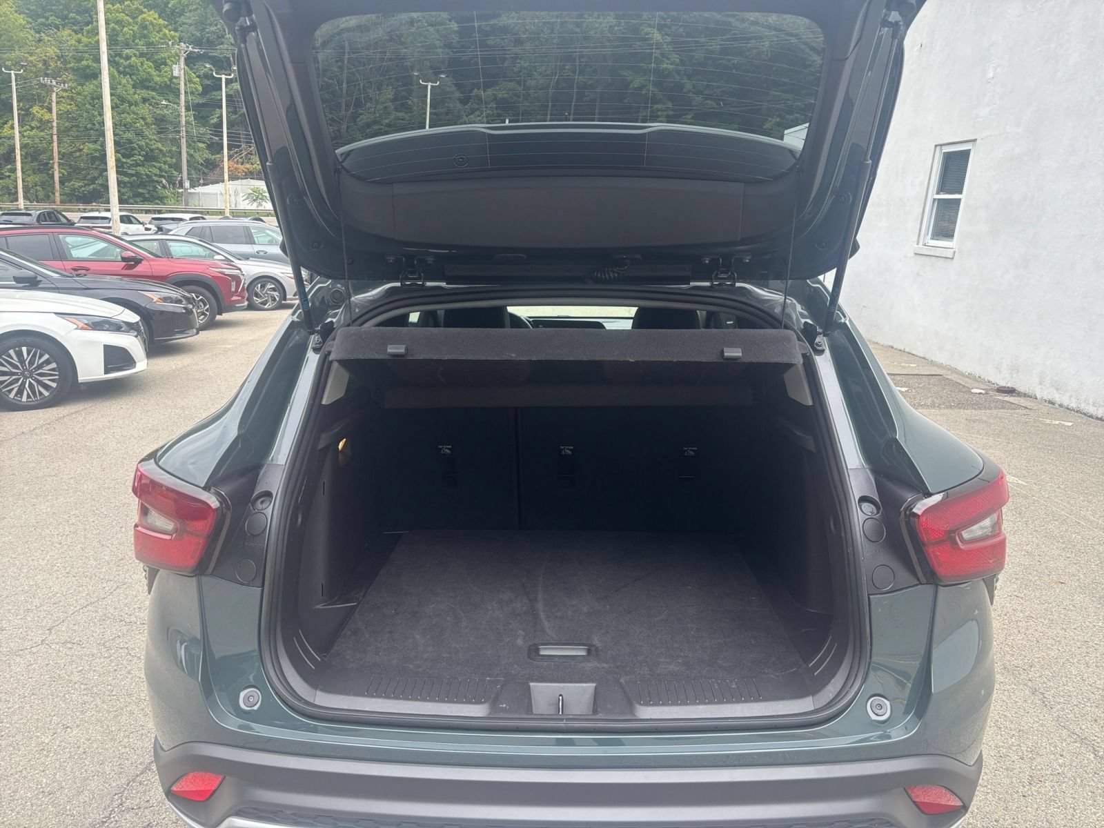 Used 2025 Chevrolet Trax LT w/ LT Convenience Package FWD image 29