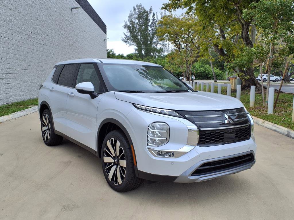 New 2025 Mitsubishi Outlander SE image 6