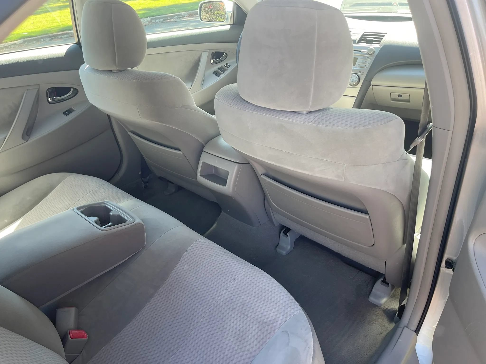 Used 2010 Toyota Camry LE FWD image 13