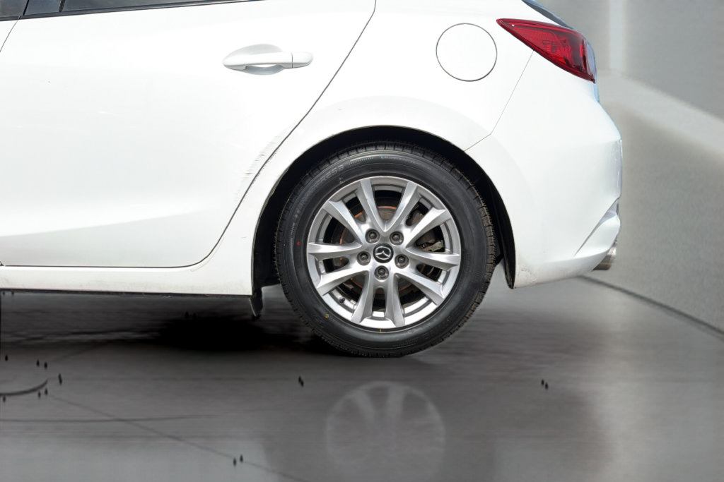 Used 2017 MAZDA MAZDA3 Sport FWD image 38