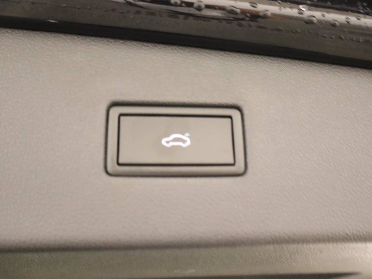 Used 2020 Volkswagen Tiguan SEL AWD/4WD image 19