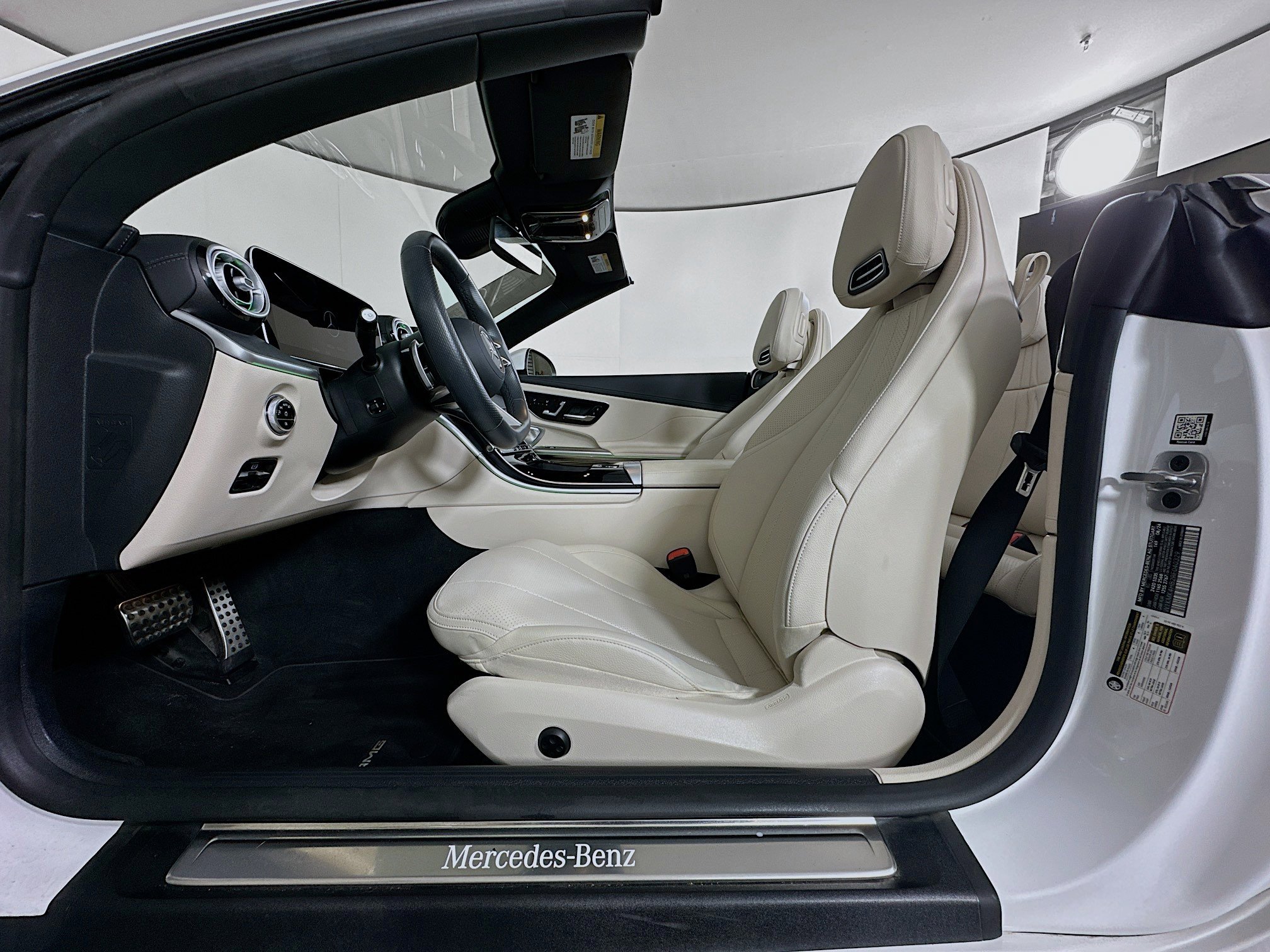 Used 2024 Mercedes-Benz CLE 300 4MATIC Cabriolet image 13