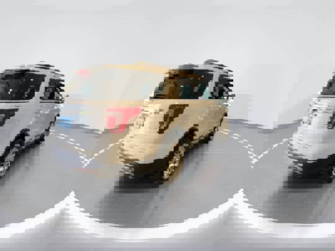 Used 2016 Ford Explorer XLT w/ Equipment Group 202A image 8