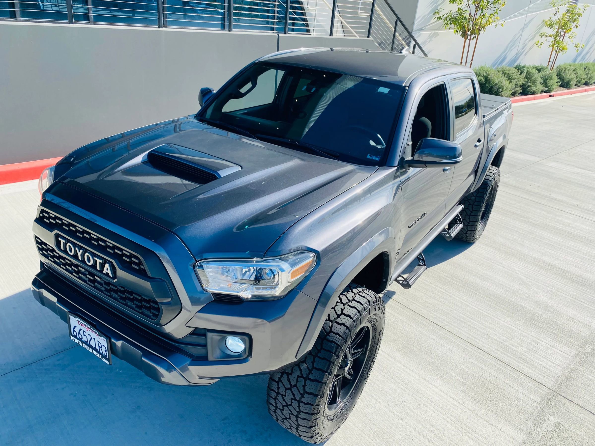 Used 2017 Toyota Tacoma TRD Sport w/ Premium & Technology Package image 15