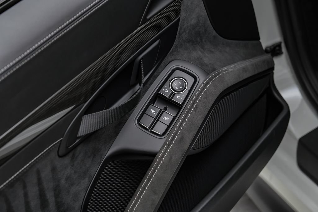 Used 2018 Porsche 911 GT2 RS RWD image 39