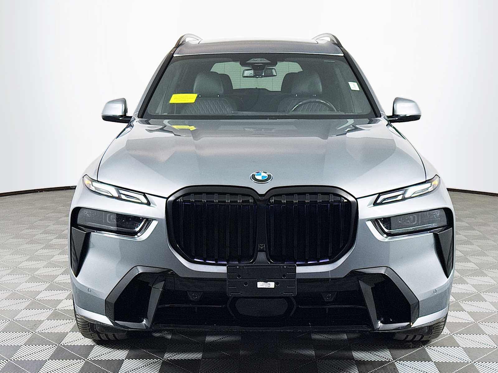 Used 2024 BMW X7 xDrive40i w/ Executive Package image 2