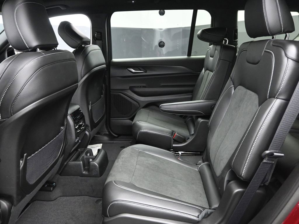 Used 2025 Jeep Grand Cherokee L Altitude AWD/4WD image 11