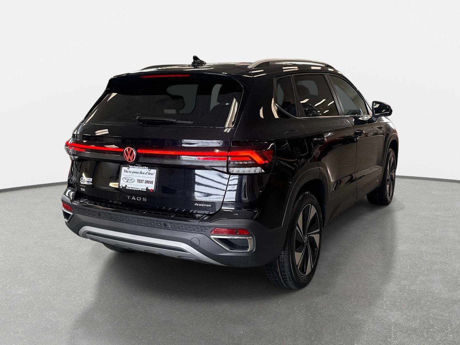 New 2026 Volkswagen Taos SE image 5