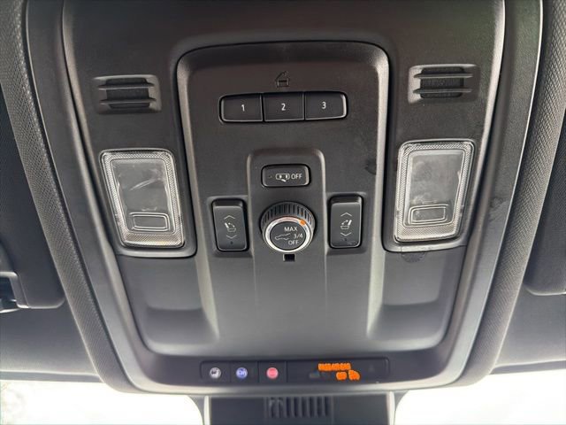 Used 2023 Chevrolet Tahoe Z71 w/ Luxury Package AWD/4WD image 38