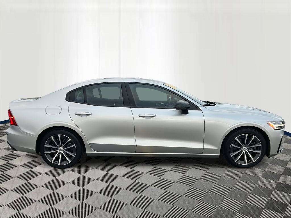 Used 2022 Volvo S60 B5 Momentum image 6
