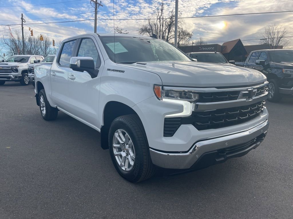 Used 2025 Chevrolet Silverado 1500 LT w/ Safety Package AWD/4WD image 7
