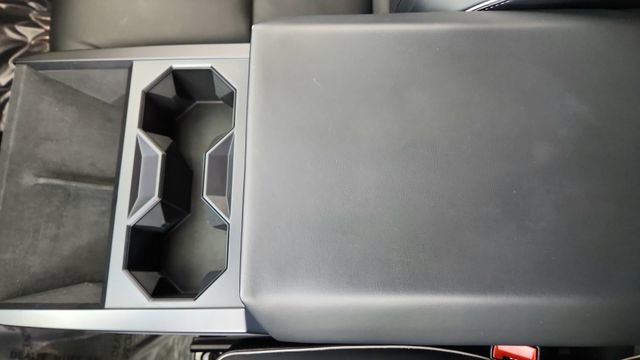 Used 2024 Tesla Cybertruck AWD Crew Cab image 45