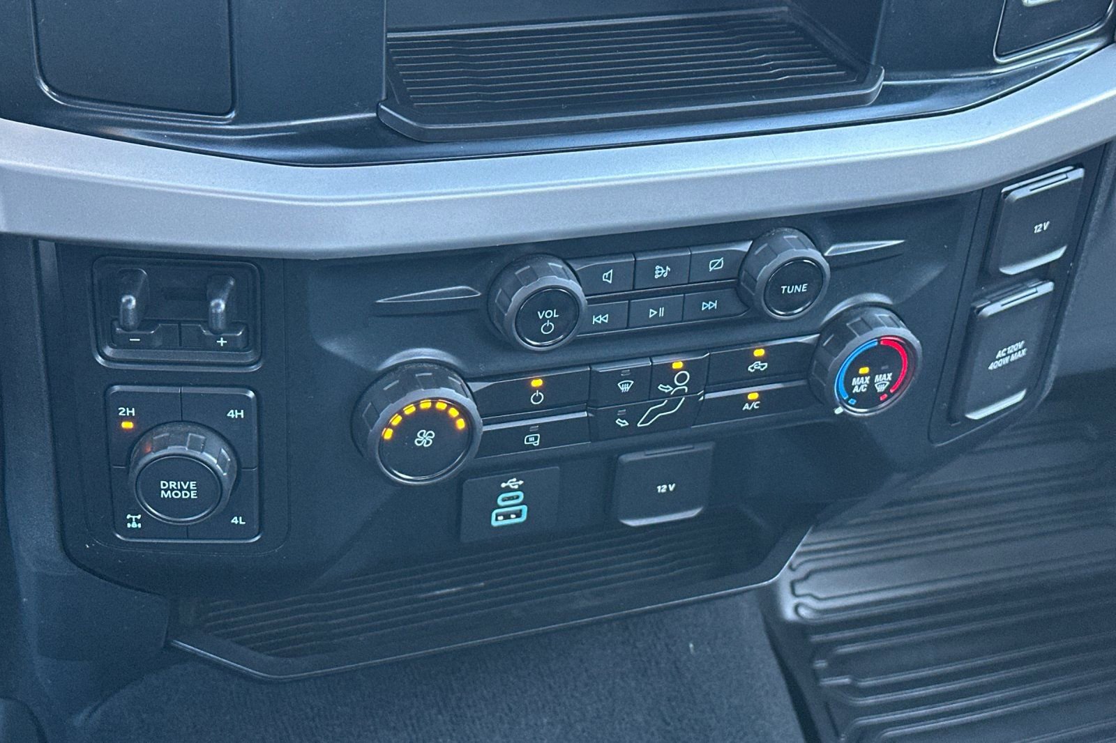 Certified 2024 Ford F350 XLT w/ 360-Degree Camera Package image 17