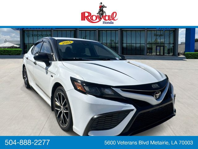 Used 2021 Toyota Camry SE w/ Convenience Package FWD 360° Tour