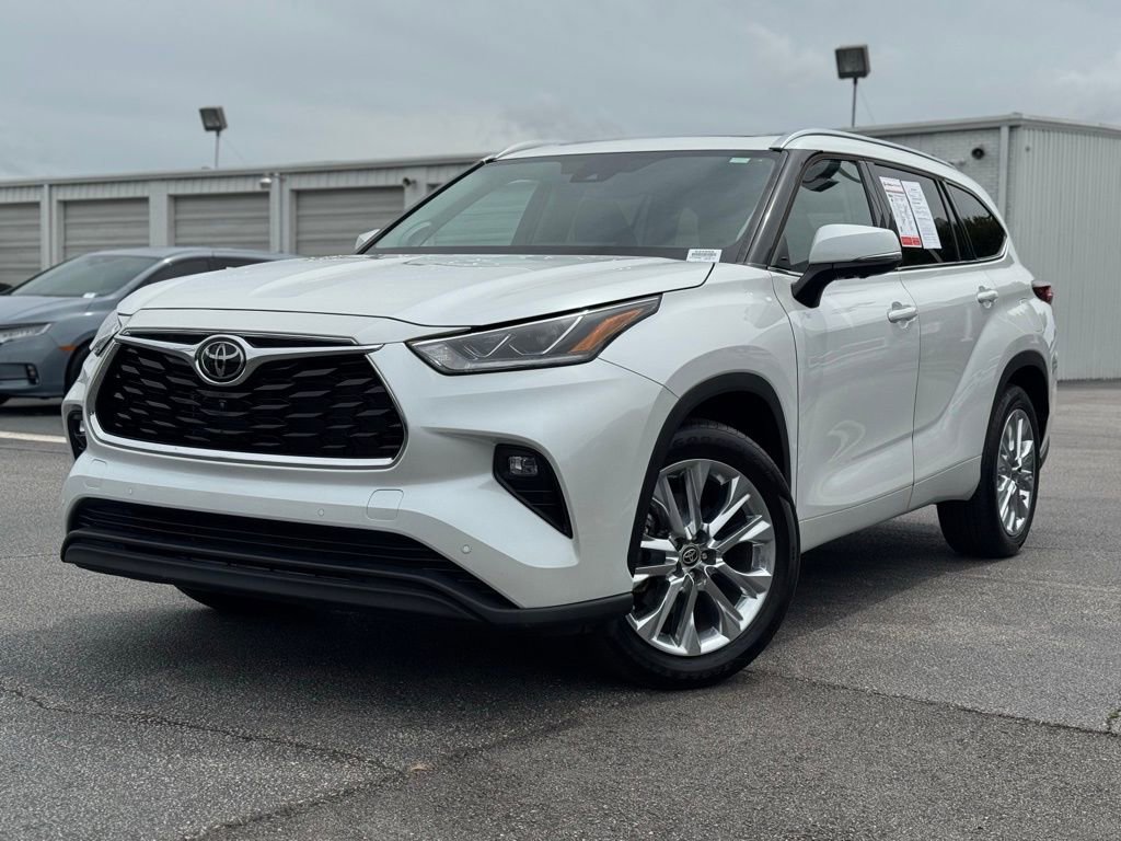 Used 2023 Toyota Highlander Limited FWD image 6