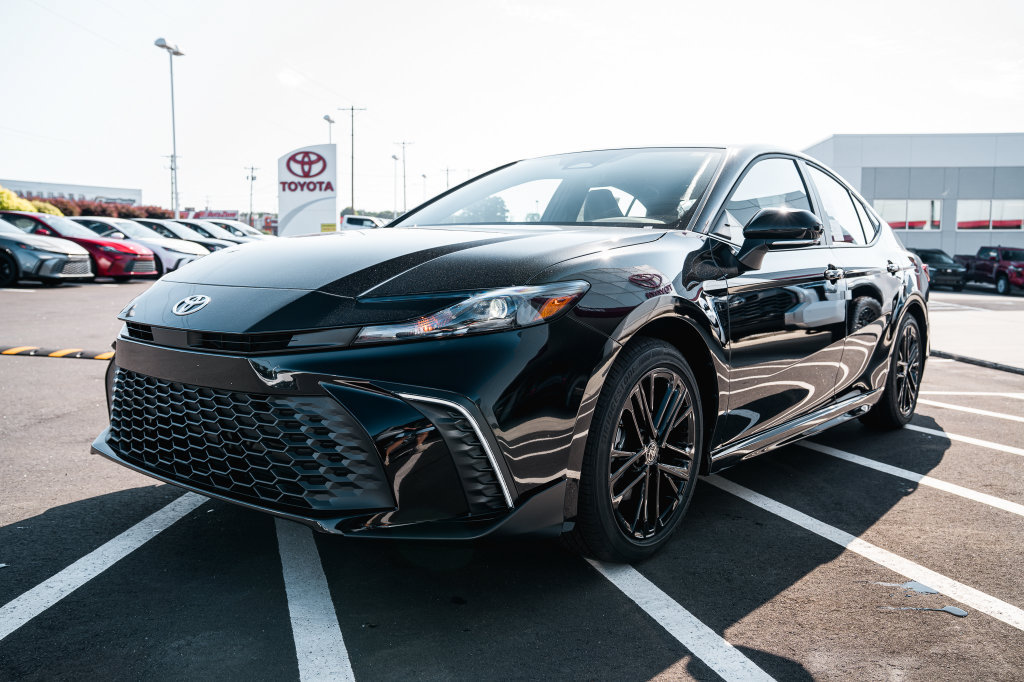 New 2026 Toyota Camry SE FWD image 3