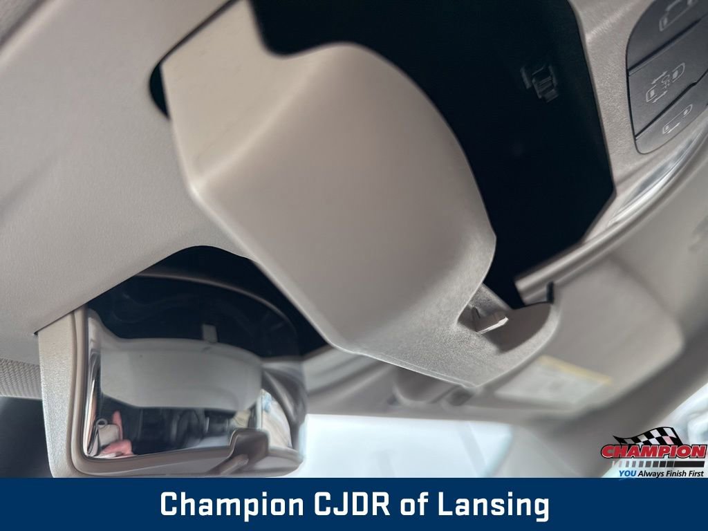 Used 2024 Chrysler Pacifica Touring-L image 34