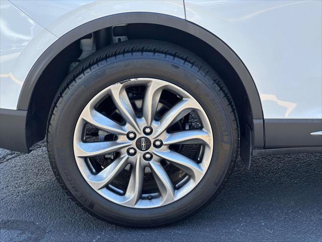 Used 2022 Lincoln Corsair AWD w/ Premium Package image 11