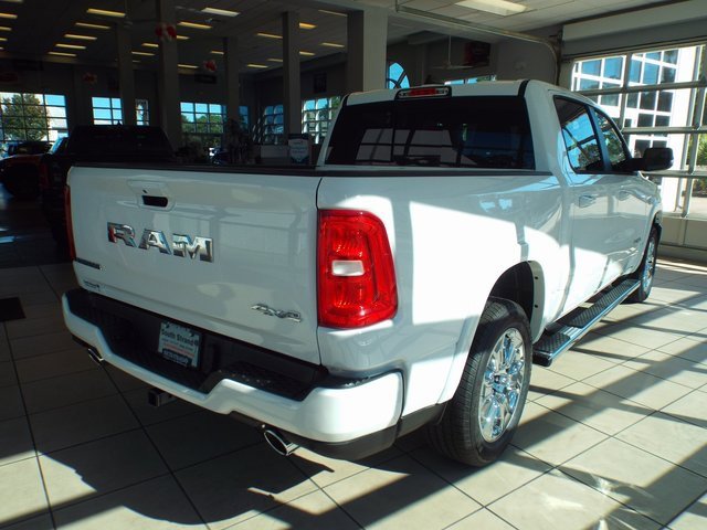 New 2026 RAM 1500 4x4 Crew Cab image 8