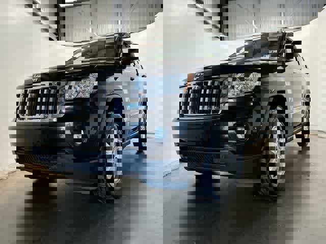 Used 2012 Jeep Grand Cherokee Laredo w/ Laredo E Group AWD/4WD image 26