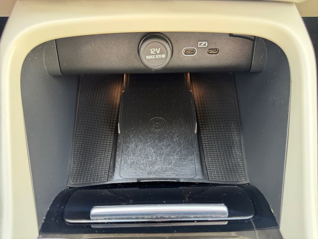 Certified 2023 Volvo XC40 B5 Ultimate w/ Protection Package Premier image 20