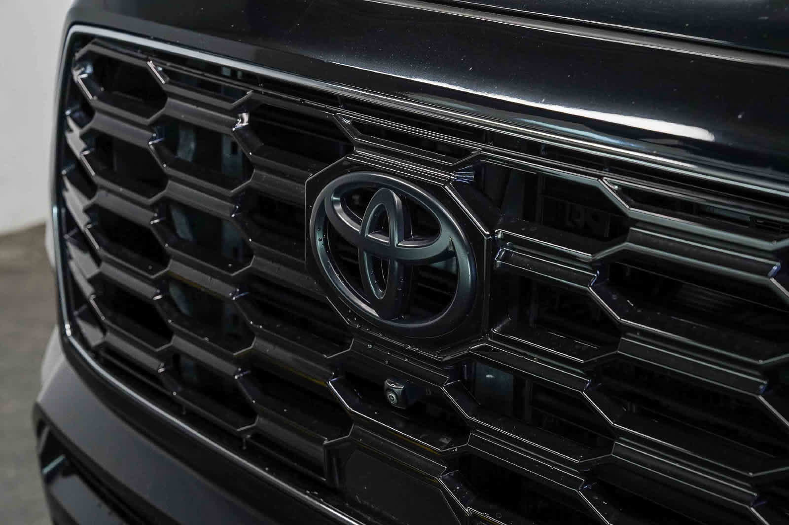 Used 2024 Toyota Sequoia Platinum AWD/4WD image 8
