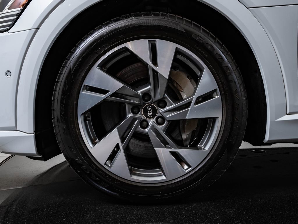 Used 2021 Audi e-tron Premium w/ Convenience Plus Package AWD/4WD image 13