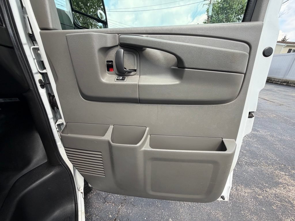 Used 2014 Chevrolet Express 2500 Extended RWD image 35