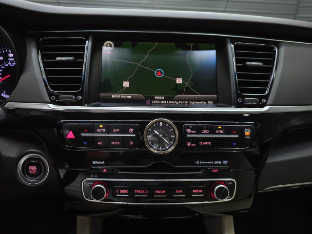 Used 2015 Kia K900 Premium w/ Interior Highline Package RWD image 28
