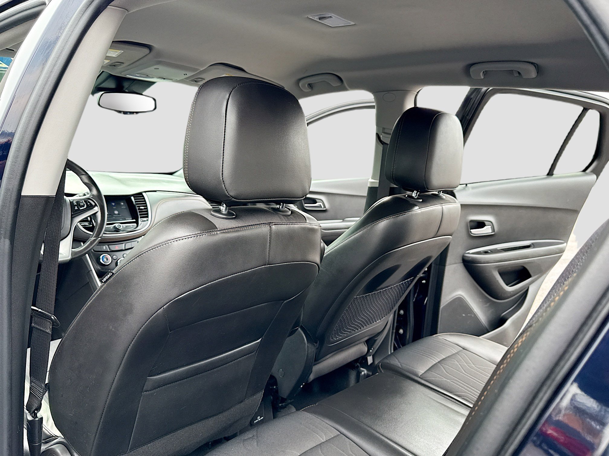 Used 2022 Chevrolet Trax LT w/ Driver Confidence Package image 6