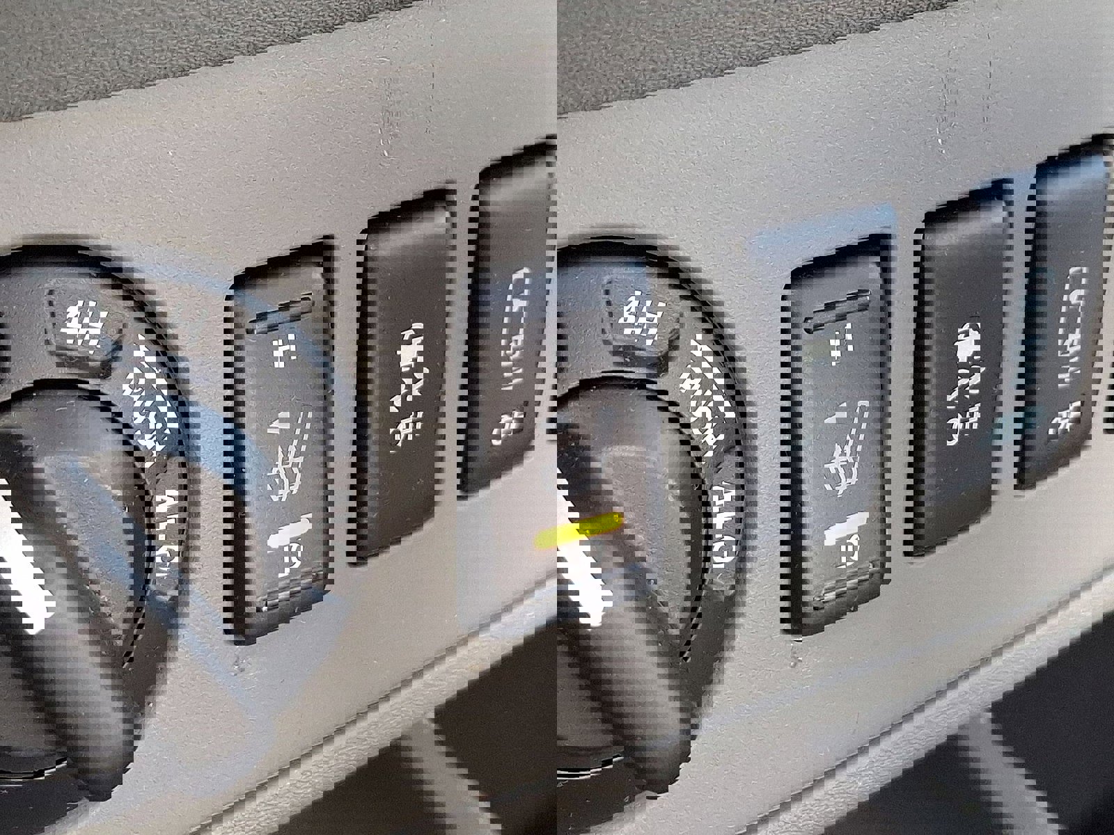 Used 2016 Nissan Frontier SL w/ Moonroof Package image 19