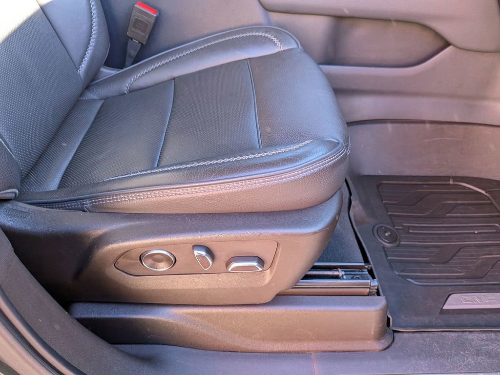 Used 2021 GMC Yukon Denali w/ Denali Premium Package image 32