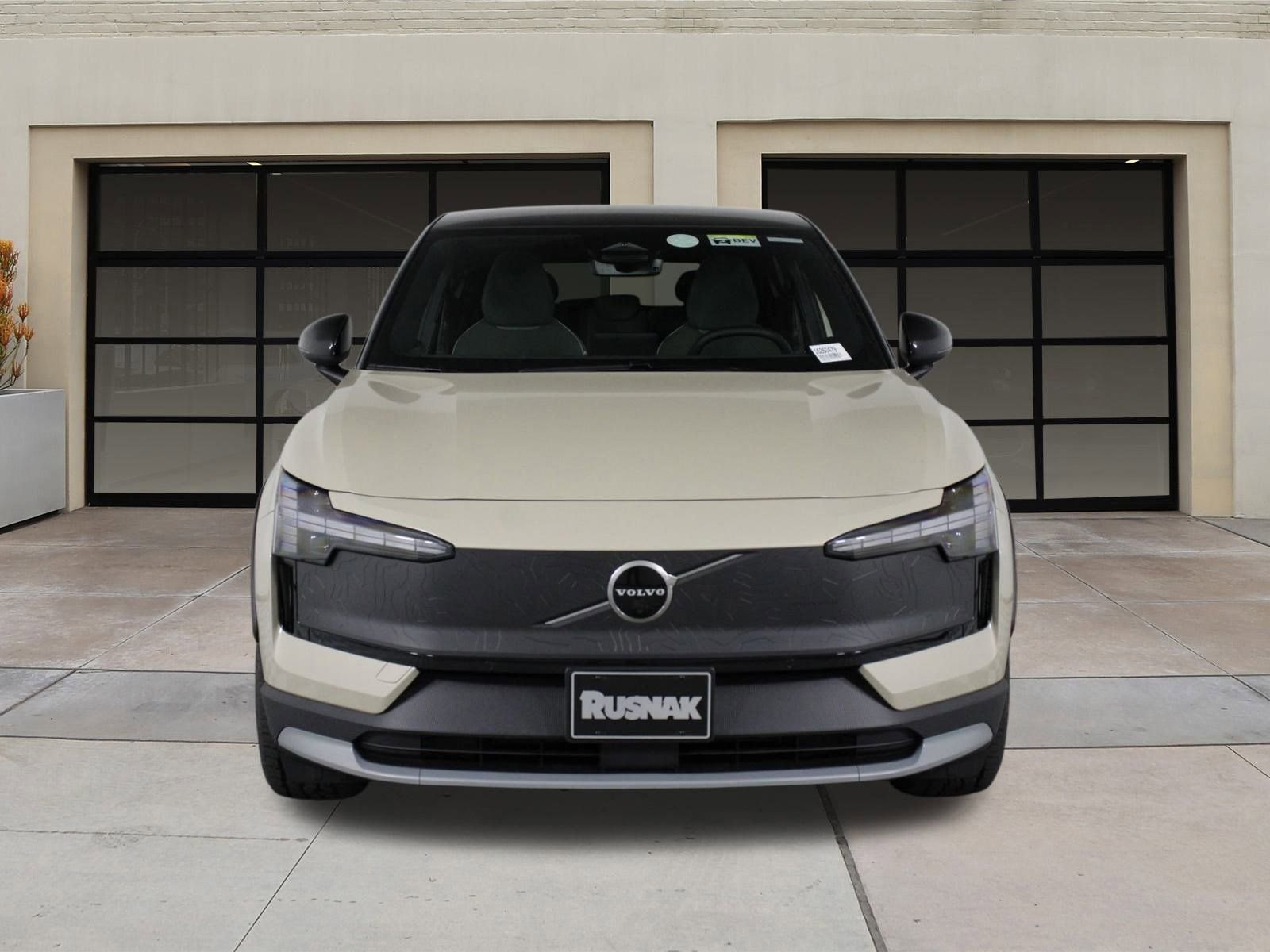 New 2026 Volvo EX30 Cross Country Ultra image 2