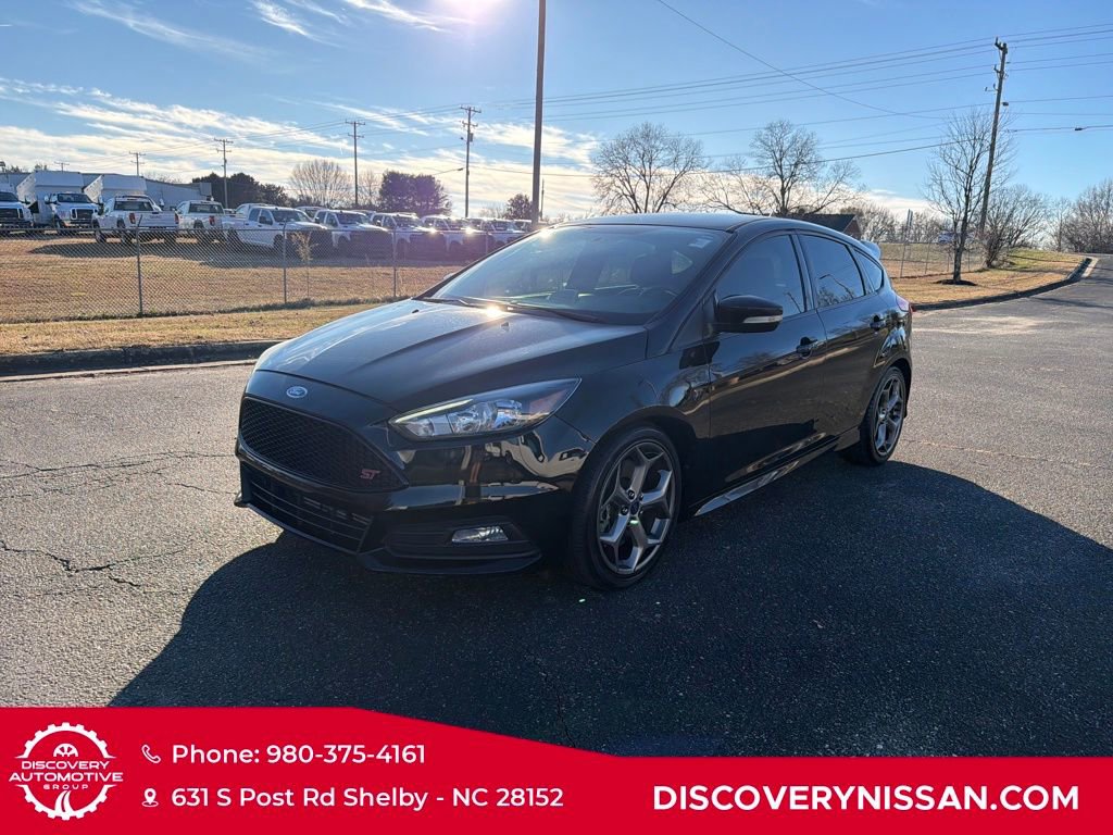 Used 2017 Ford Focus ST image 2