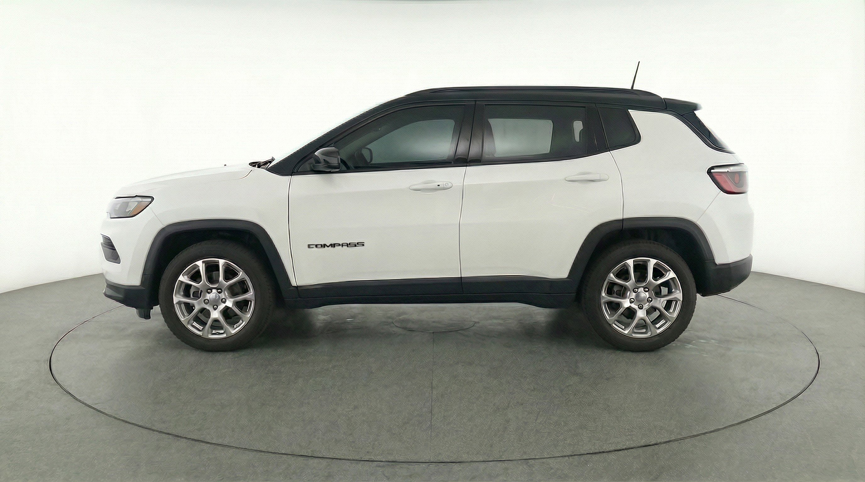 Used 2025 Jeep Compass Limited AWD/4WD image 5
