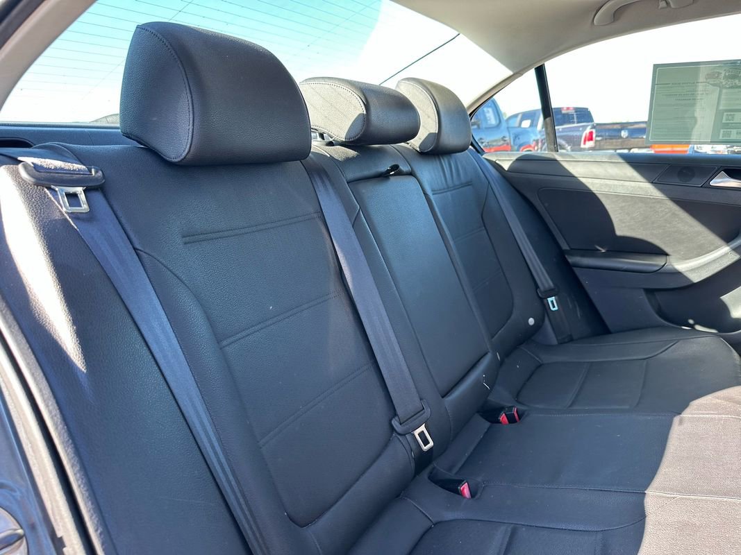 Used 2011 Volkswagen Jetta SE image 25