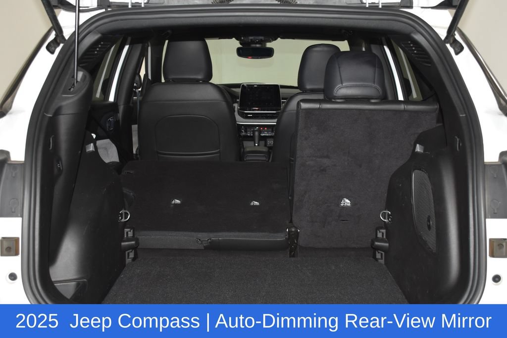 Used 2025 Jeep Compass Latitude w/ Sun & Sound Group AWD/4WD image 30
