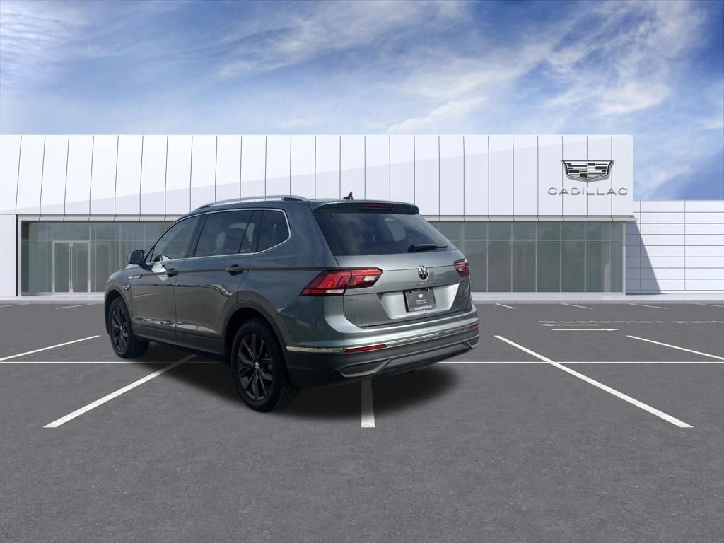 Used 2023 Volkswagen Tiguan SE w/ Panoramic Sunroof Package FWD image 12