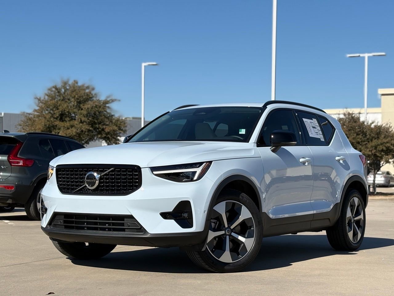 New 2026 Volvo XC40 B5 Plus w/ Protection Package Premier video 2