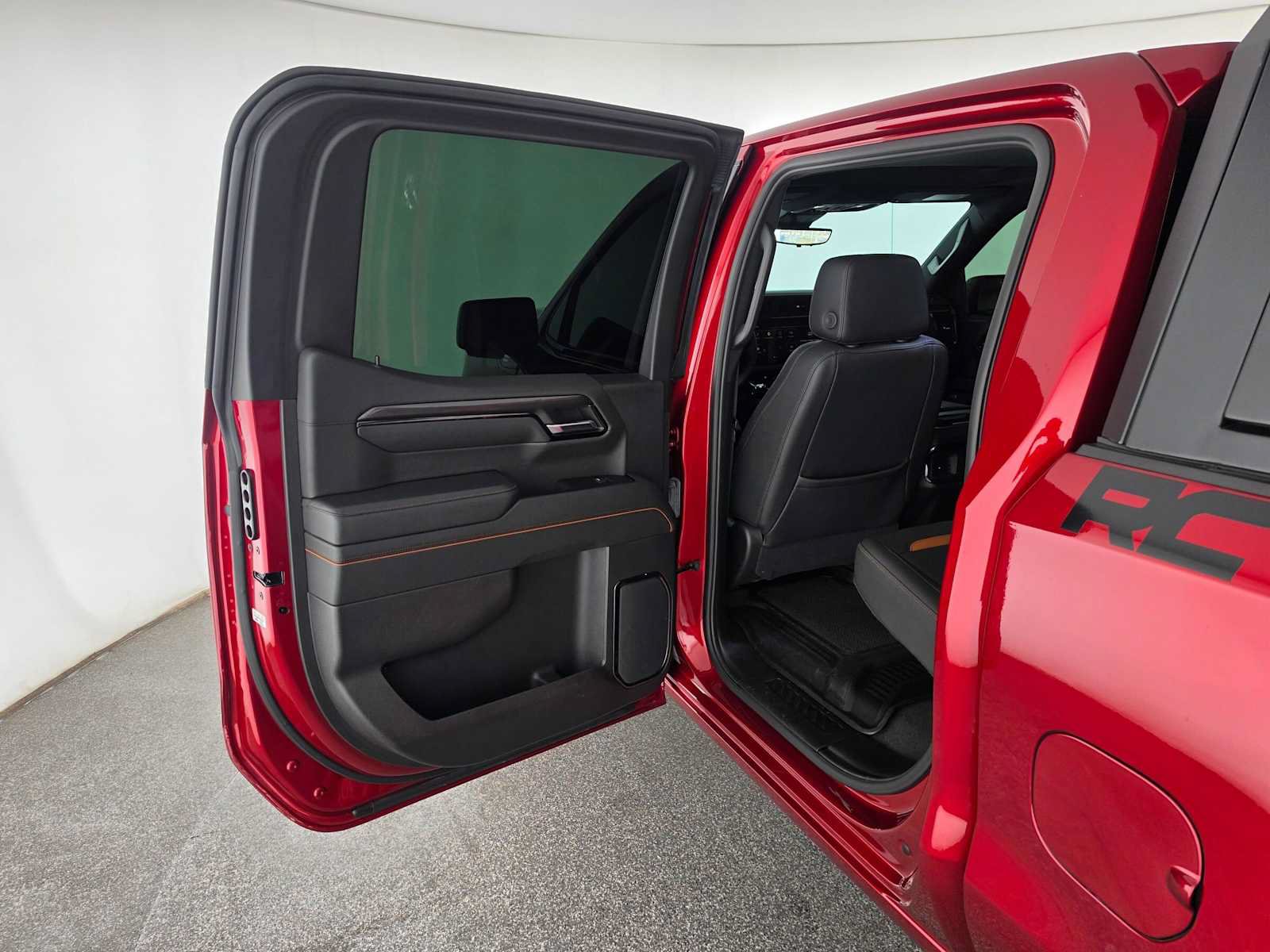 Used 2024 GMC Sierra 1500 AT4 w/ Technology Package AWD/4WD image 15