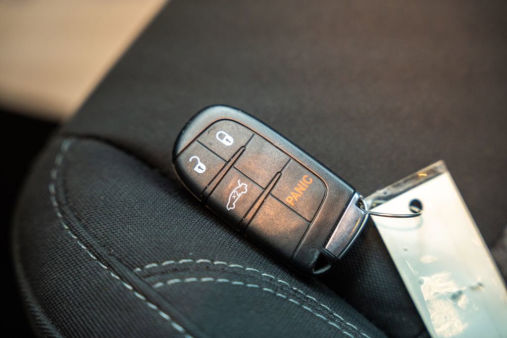 Used 2015 Dodge Challenger SXT RWD image 34