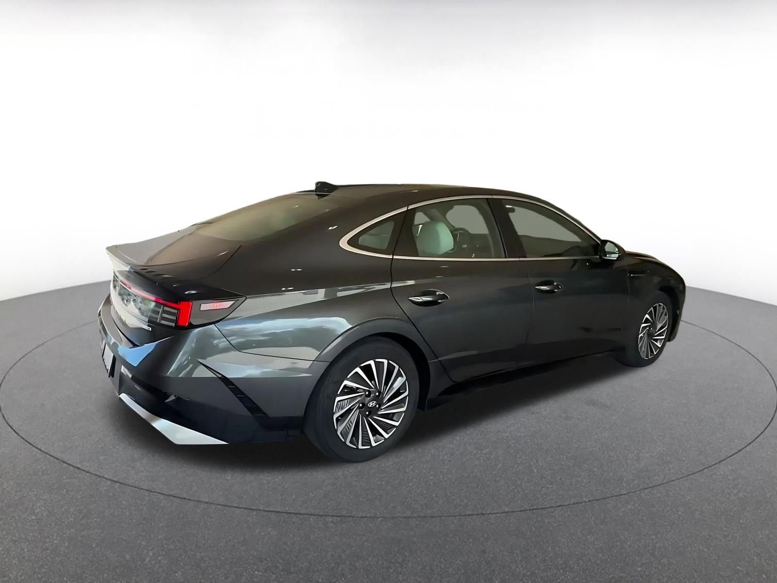 Used 2025 Hyundai Sonata SEL FWD image 15