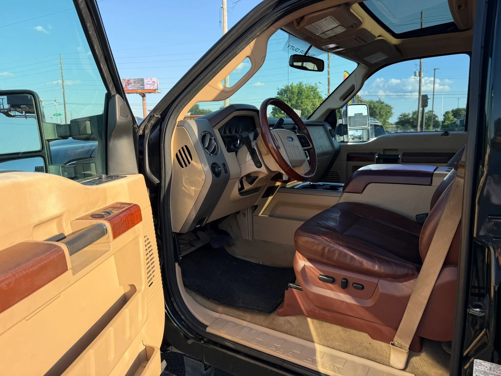 Used 2012 Ford F250 King Ranch w/ King Ranch w/Chrome Pkg AWD/4WD image 4