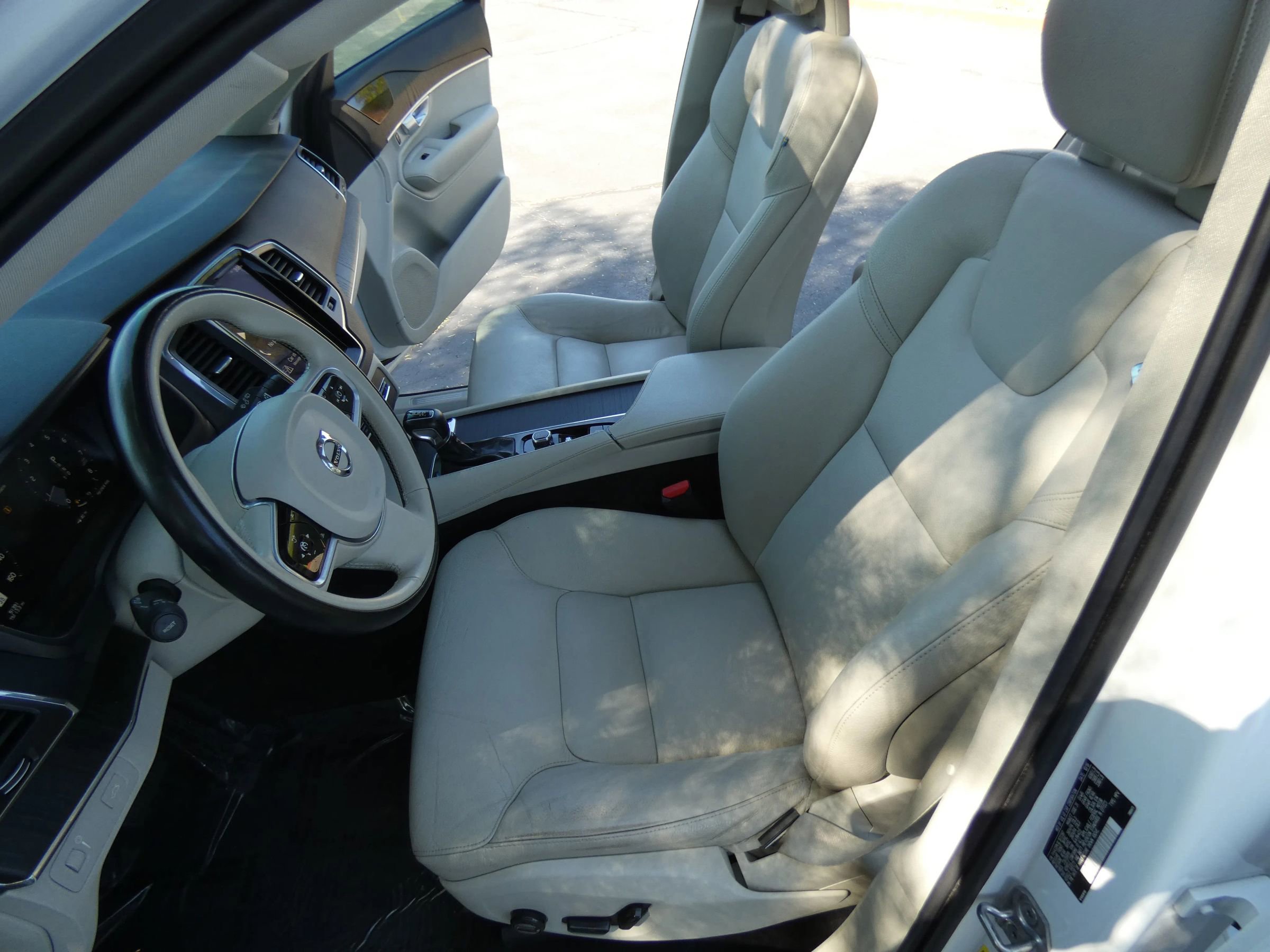 Used 2020 Volvo XC90 T6 Momentum image 62