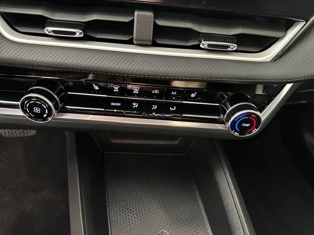 Used 2025 Chevrolet Equinox LT w/ Midnight Edition FWD image 23